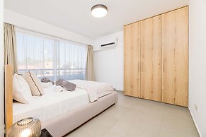 Finikoudes Marina View 102