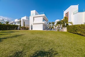 By The Beach - Aura Villa