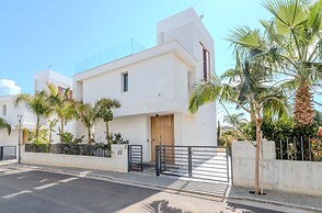 By The Beach - Aura Villa