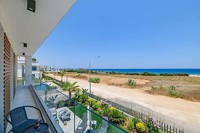 By The Beach - Emerald Seaview Villa