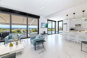 By The Beach - Emerald Seaview Villa
