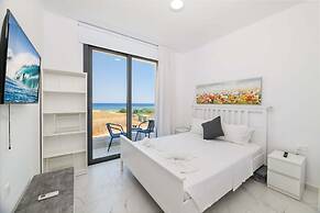 By The Beach - Emerald Seaview Villa