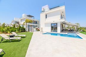 By The Beach - Emerald Seaview Villa