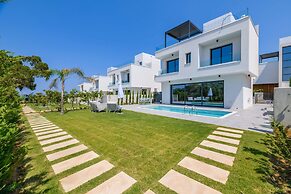 By The Beach - Blue Topaz Villa