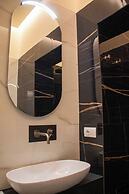 MARI Luxury Rooms and Suites