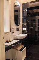 MARI Luxury Rooms and Suites