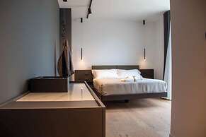 MARI Luxury Rooms and Suites