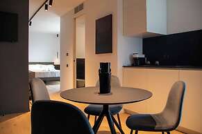 MARI Luxury Rooms and Suites