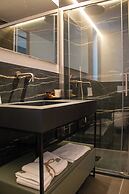MARI Luxury Rooms and Suites