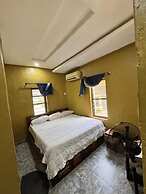 Sparcles Hotel and Lounge