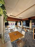 Sparcles Hotel and Lounge