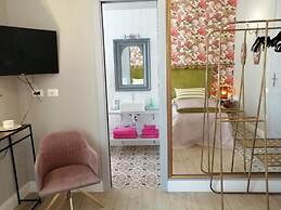 GUESTHOUSE 73