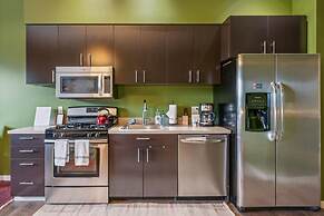 Hazelnut Suite - 204