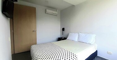 Cold AC fast Wi-Fi great location