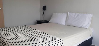 Cold AC fast Wi-Fi great location