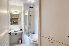 Paris Sevigne Elegant residence
