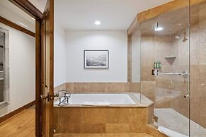 Luxury 3 Bedroom at The Aspen Mountain Residences in Downtown Aspen