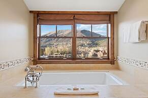 Luxury 3 Bedroom at The Aspen Mountain Residences in Downtown Aspen