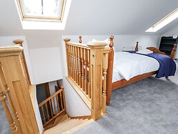 Mount House