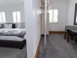 Mount House