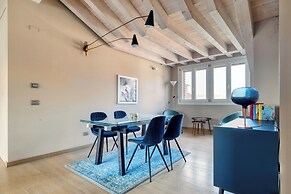 Elegant apt with parking and balcony