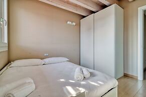 Elegant apt with parking and balcony