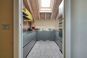 Elegant apt with parking and balcony