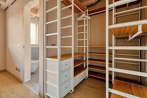 Elegant apt with parking and balcony