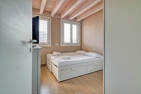 Elegant apt with parking and balcony