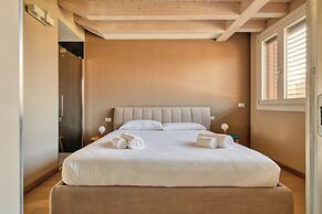 Elegant apt with parking and balcony