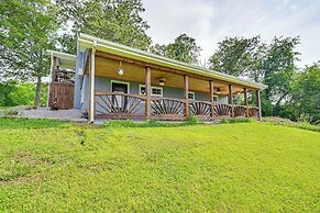 6 Mi to Lake Liberty: Pet-friendly Home w/ Yard