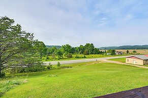 6 Mi to Lake Liberty: Pet-friendly Home w/ Yard