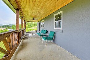 6 Mi to Lake Liberty: Pet-friendly Home w/ Yard