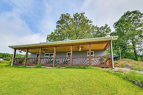 6 Mi to Lake Liberty: Pet-friendly Home w/ Yard