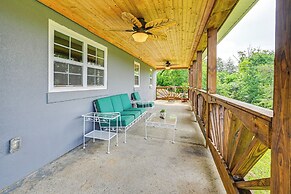 6 Mi to Lake Liberty: Pet-friendly Home w/ Yard