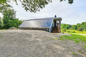 6 Mi to Lake Liberty: Pet-friendly Home w/ Yard