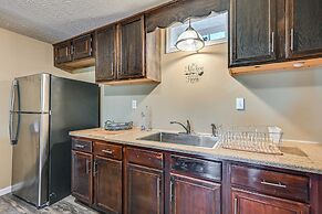 6 Mi to Lake Liberty: Pet-friendly Home w/ Yard