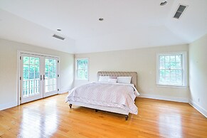 Private Pool & Patio: Luxe Westchester Home!