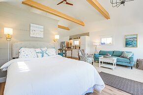 Oceanfront Studio w/ Private Dock in Harpswell!