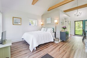 Oceanfront Studio w/ Private Dock in Harpswell!