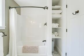 Oceanfront Studio w/ Private Dock in Harpswell!