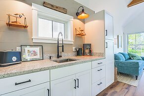 Oceanfront Studio w/ Private Dock in Harpswell!