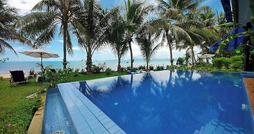 Beachfront Oasis With Private Pool and Jacuzzi on Samui's Bang Por Bea