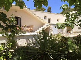House Leta Cozy Hideaway With Pool