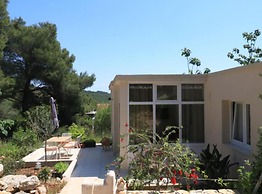 House Leta Cozy Hideaway With Pool