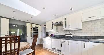 4 Bed-2 Bath-bar-pool Table-library- Xmas Venue