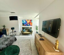 3 Bed-sleeps 6-garden-parking-pets