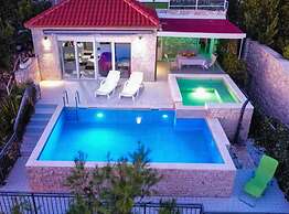 Seafront Apartment Sea Relax With Private Pool