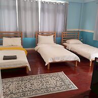Aran hostel &Cafe Ngamwongwan
