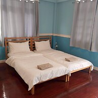 Aran hostel &Cafe Ngamwongwan